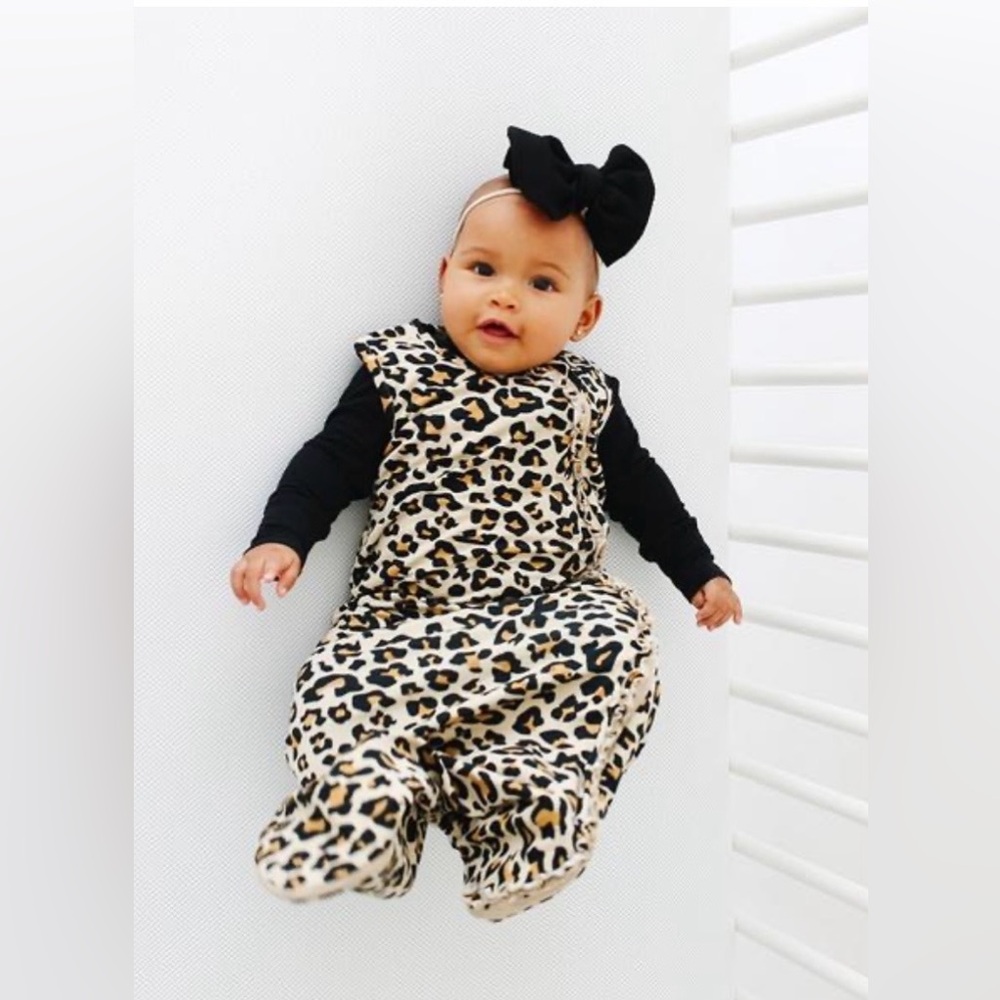 Posh Peanut - Lana
Leopard - 1 tog
Sleeveless Ruffled
Sleep Bag